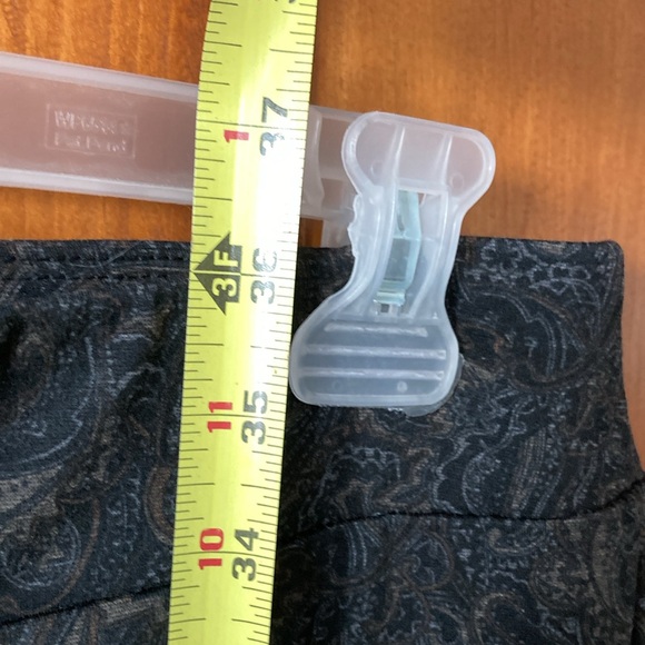 Casual pull on pants in small paisley pattern in neutral tones - Picture 5 of 6